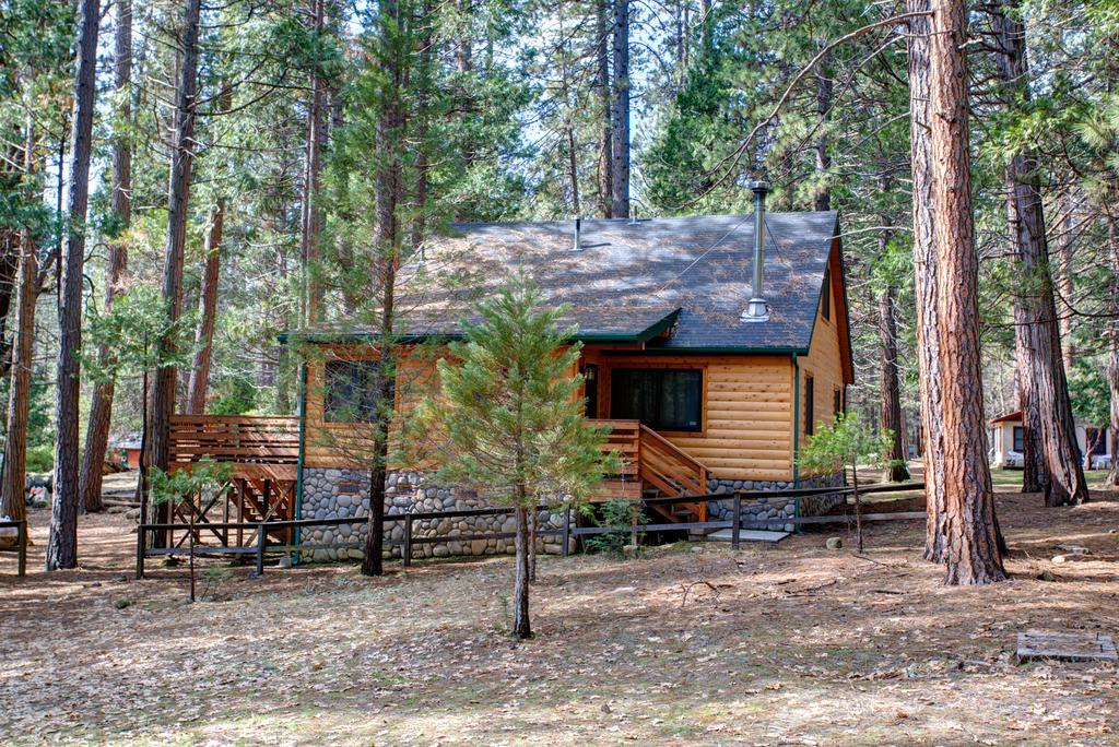 2N Big Pine Lodge Wawona Exterior photo
