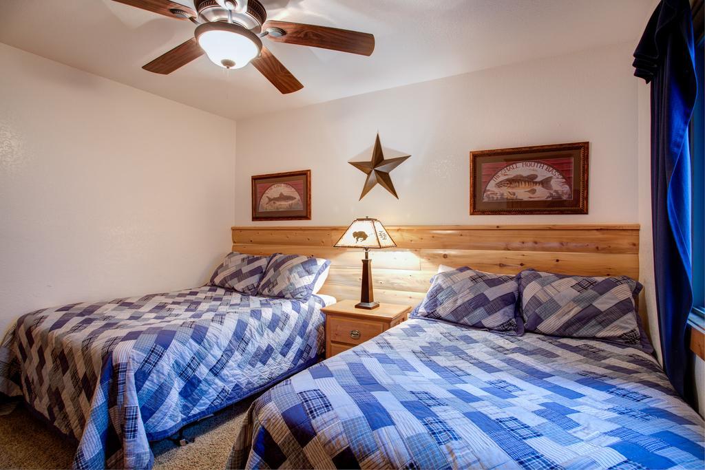 2N Big Pine Lodge Wawona Exterior photo