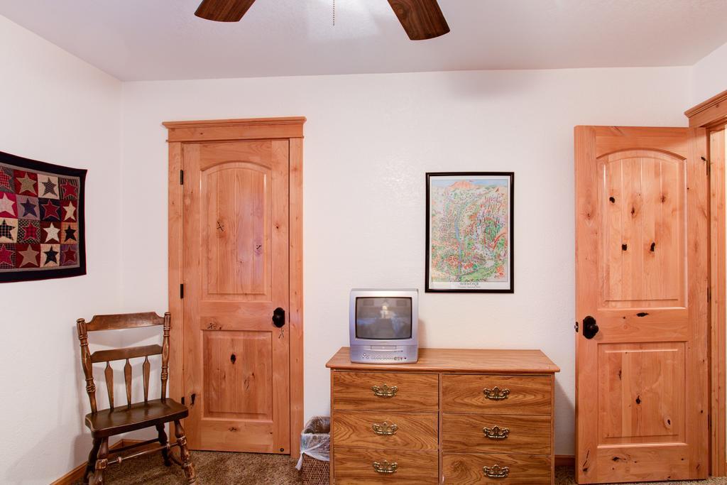 2N Big Pine Lodge Wawona Exterior photo